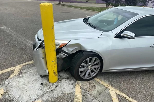 تصادف در پارکینگ با اشیا